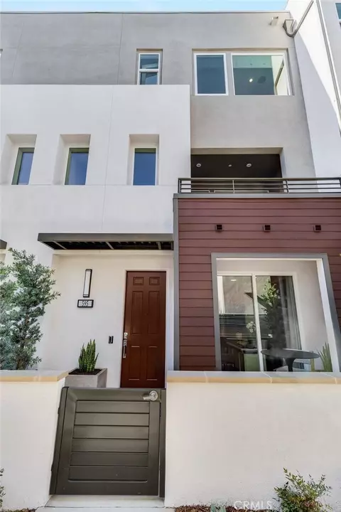 595 S Lyon St, Santa Ana, CA 92705