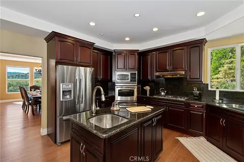 Kitchen - 27732 N Bay, Lake Arrowhead, CA 92352 photo 1 of 2