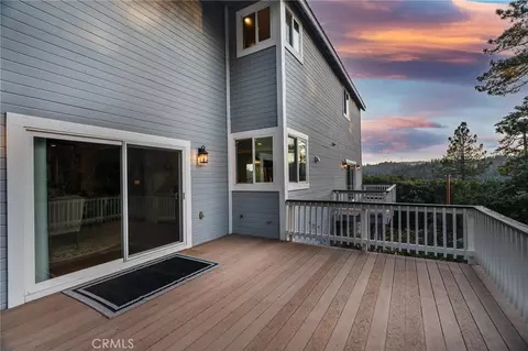 Exterior - 27732 N Bay, Lake Arrowhead, CA 92352 photo 2 of 2