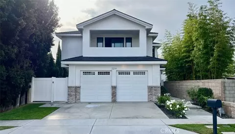 2214 Elden Ave, Costa Mesa, CA 92627