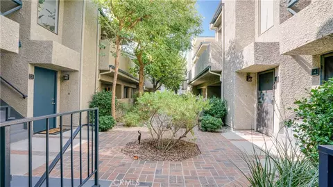8565 Independence Ave #7, Canoga Park, CA 91304