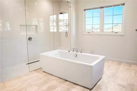 Bath - 111 Lanzon, Irvine, CA 92602 photo 1 of 2