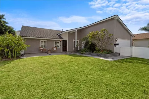 10092 Dana Dr, Huntington Beach, CA 92646