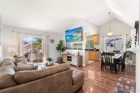7841 Essex Dr #201, Huntington Beach, CA 92648