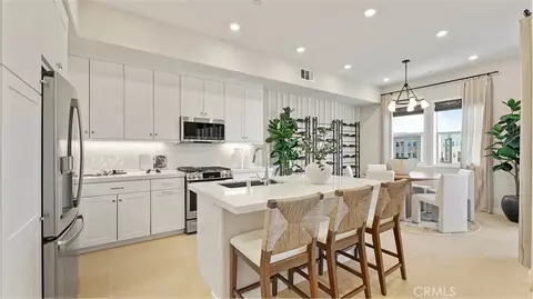 1295 Snowberry Pl, Montebello, CA 90640