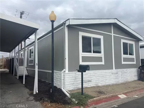 1097 N State St #10, Hemet, CA 92543