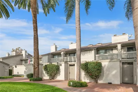 2220 E Chapman #5, Fullerton, CA 92831