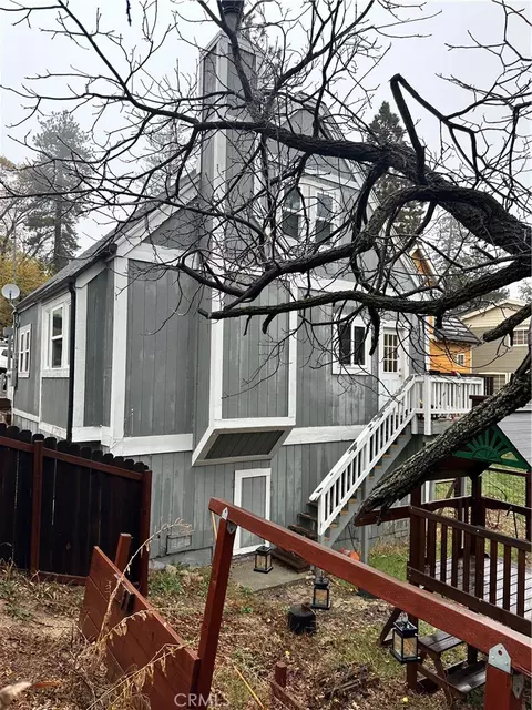 324 Forest Cir, Crestline, CA 92325