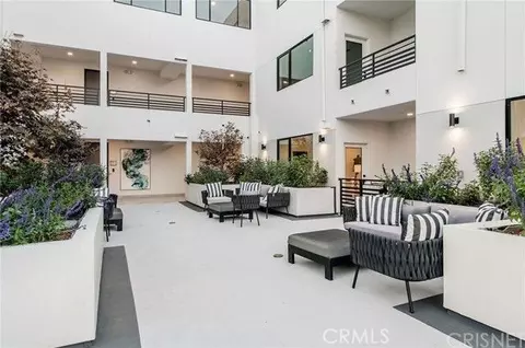 5110 Whitsett Ave #105, Valley Village, CA 91607
