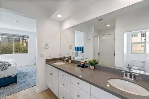 Bath - 177 Frame, Irvine, CA 92618 photo 1 of 4