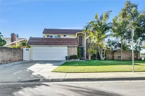 1341 S Pembrooke Ln, Anaheim, CA 92804