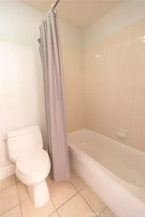 Bath - 2605 Augusta, Tustin, CA 92782 photo 6 of 6
