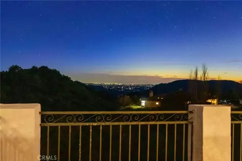 View/Area - 44930 Via Renaissance, Temecula, CA 92590 photo 5 of 9