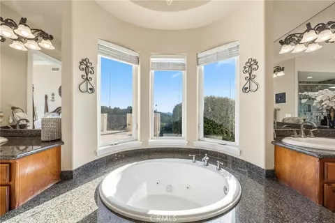 Bath - 44930 Via Renaissance, Temecula, CA 92590 photo 3 of 6