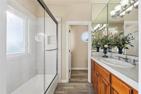 Bath - 44930 Via Renaissance, Temecula, CA 92590 photo 5 of 6