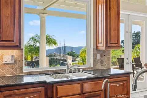 Kitchen - 44930 Via Renaissance, Temecula, CA 92590 photo 4 of 5