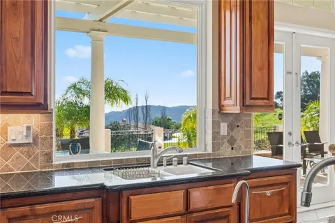 Kitchen - 44930 Via Renaissance, Temecula, CA 92590 photo 3 of 4