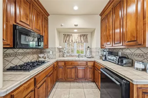 Kitchen - 44930 Via Renaissance, Temecula, CA 92590 photo 4 of 4