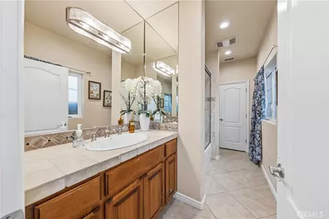 Bath - 44930 Via Renaissance, Temecula, CA 92590 photo 2 of 7
