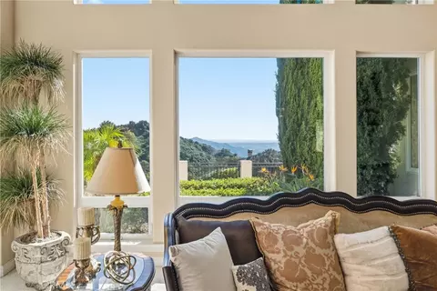 Living - 44930 Via Renaissance, Temecula, CA 92590 photo 2 of 5