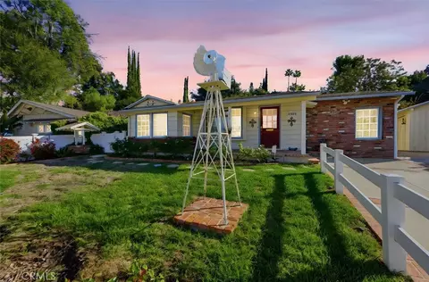 22050 Independencia St, Woodland Hills, CA 91364