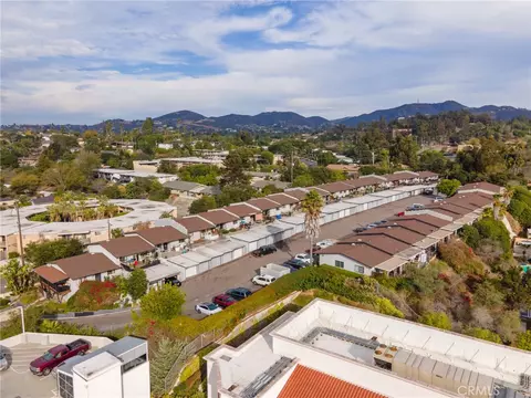 1010 Clearbrook Ln, Vista, CA 92084