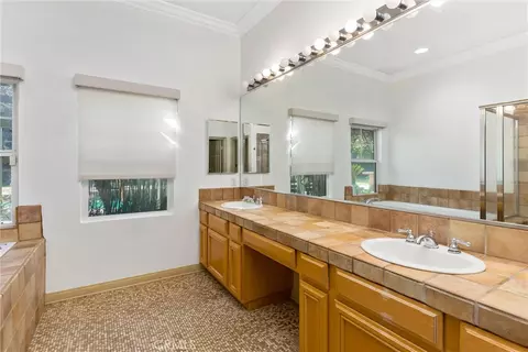 Bath - 1388 Brandon Ct, Redlands, CA 92373 photo 3 of 4