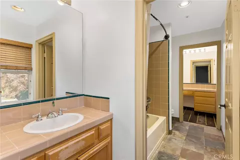 Bath - 1388 Brandon Ct, Redlands, CA 92373 photo 2 of 4