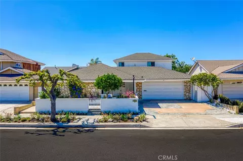 16401 Serenade Ln, Huntington Beach, CA 92647