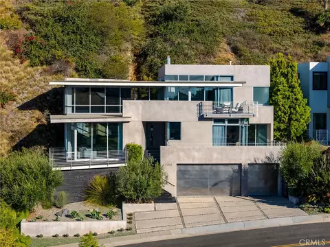 704 Nyes Pl, Laguna Beach, CA 92651