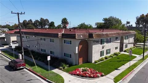 View/Area - 17100 Downey Ave, Bellflower, CA 90706 photo 2 of 6