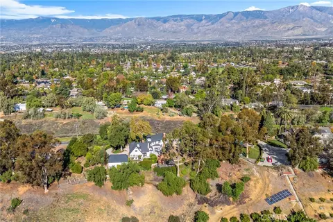 View/Area - 745 W Sunset Dr, Redlands, CA 92373 photo 8 of 10