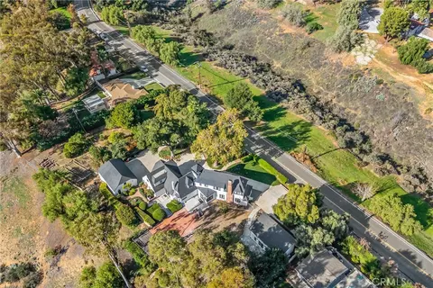 View/Area - 745 W Sunset Dr, Redlands, CA 92373 photo 6 of 10
