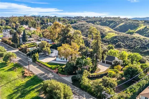 View/Area - 745 W Sunset Dr, Redlands, CA 92373 photo 1 of 10