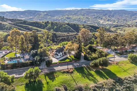 View/Area - 745 W Sunset Dr, Redlands, CA 92373 photo 3 of 10