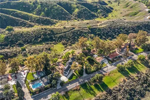 View/Area - 745 W Sunset Dr, Redlands, CA 92373 photo 4 of 10