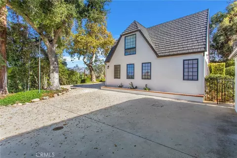 Exterior - 745 W Sunset Dr, Redlands, CA 92373 photo 2 of 21