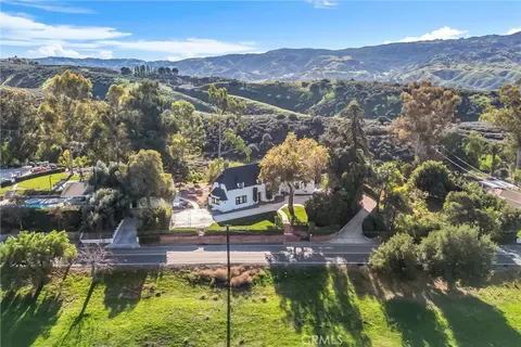 View/Area - 745 W Sunset Dr, Redlands, CA 92373 photo 2 of 10