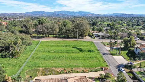 1086 Snow Crk, Fallbrook, CA 92028 photo 2