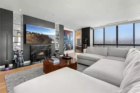 10430 Wilshire Blvd #1903, Los Angeles, CA 90024