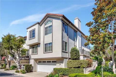 19362 Maidstone Ln, Huntington Beach, CA 92648