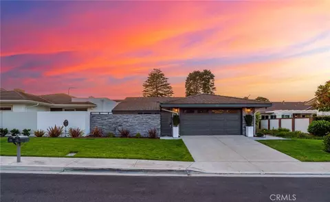 35 Beachcomber Dr, Corona Del Mar, CA 92625
