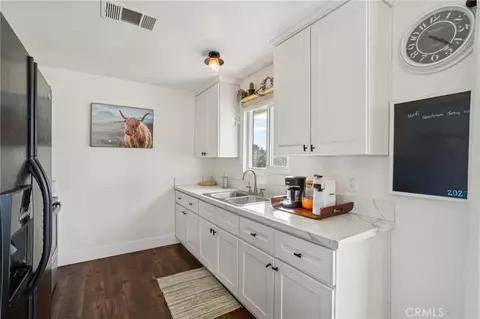 Kitchen - 3872 Balsa Ave, Yucca Valley, CA 92284 photo 4 of 4