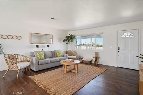 Living - 3872 Balsa Ave, Yucca Valley, CA 92284 photo 2 of 4