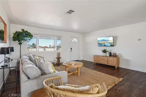Living - 3872 Balsa Ave, Yucca Valley, CA 92284 photo 3 of 4