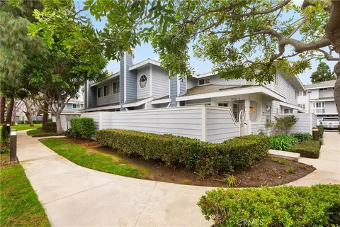 19126 Queensport Ln #A, Huntington Beach, CA 92646
