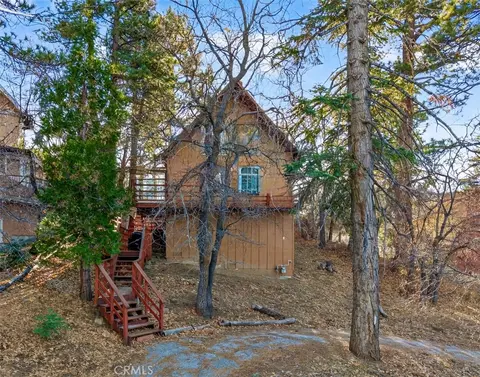 845 Villa Grv, Big Bear City, CA 92314