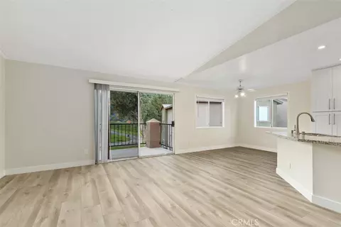 2576 Avenida Del Vis #204, Corona, CA 92882