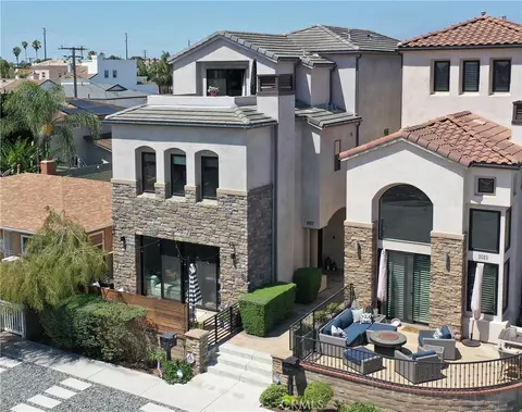 1017 Delaware St, Huntington Beach, CA 92648