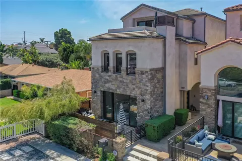 1017 Delaware St, Huntington Beach, CA 92648